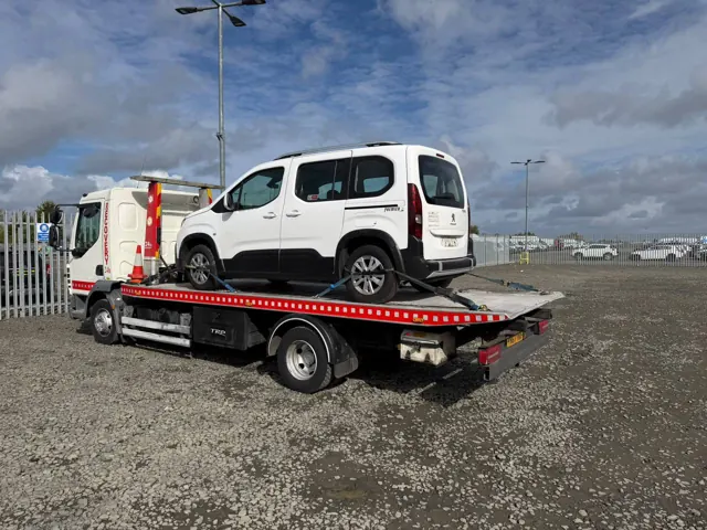 Compact van on the Lifesaver flatbed