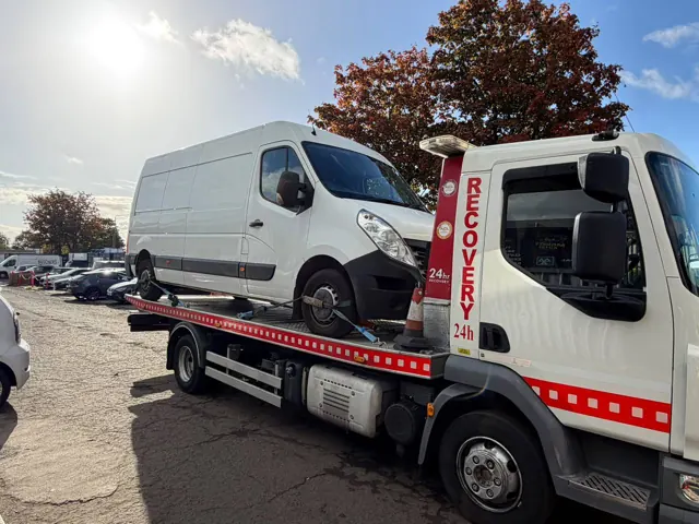 High-roof panel van transport